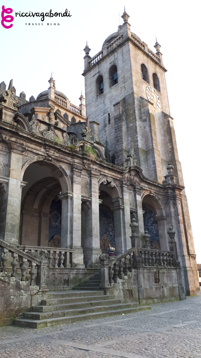 Side view of the Carmelitans' Church in Porto, Portugal