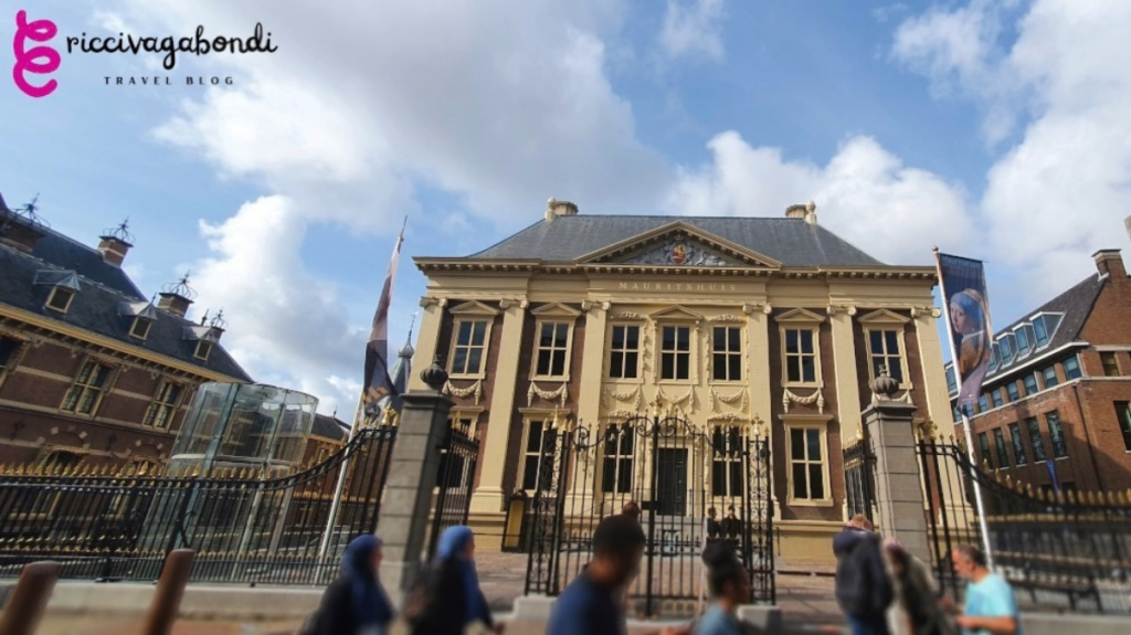 Front view of the Mauritshuis Museum in The Hague
