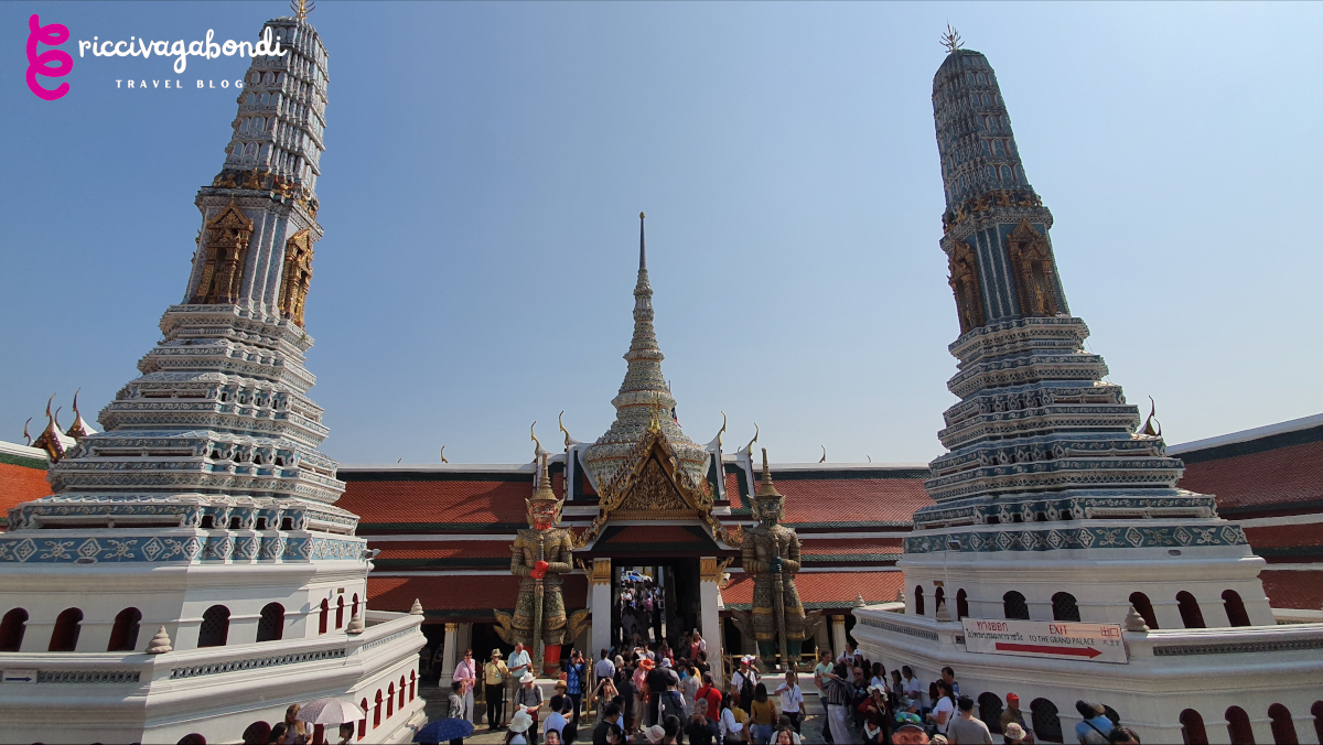 View of Thai architecture made of wat, prang, pagodas, and chedis